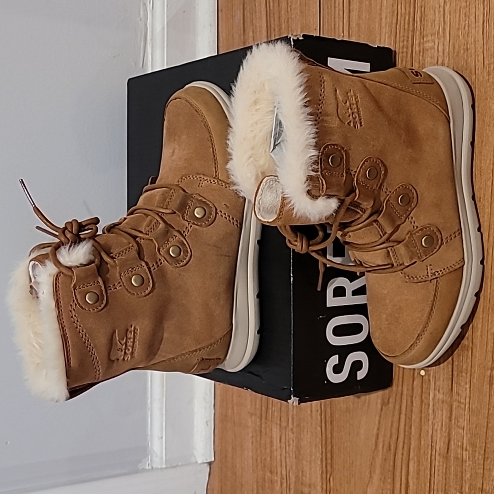 Size 7 Sorel Explorer Joan boots. Camel brown & waterproof.